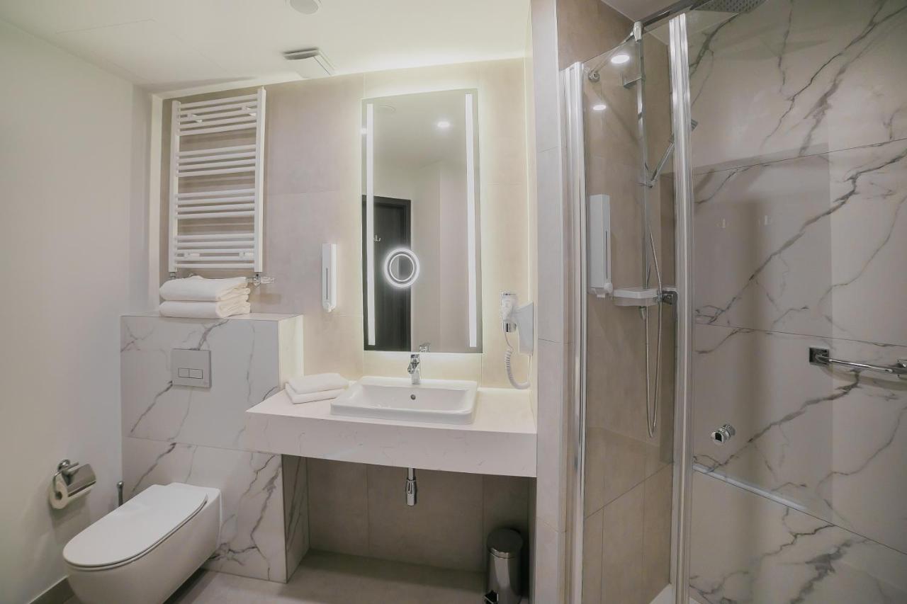 B&B Hotel Warsaw East Екстериор снимка