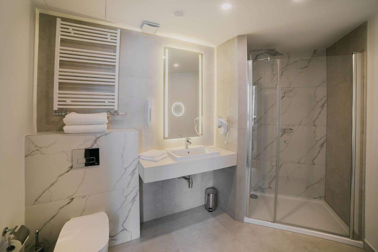 B&B Hotel Warsaw East Екстериор снимка