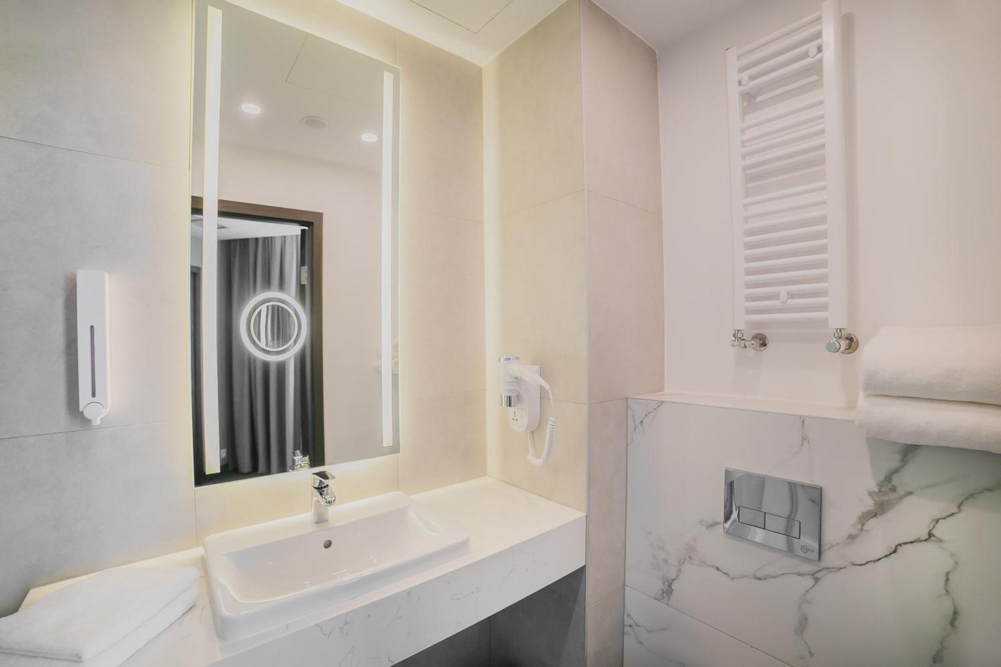 B&B Hotel Warsaw East Екстериор снимка